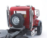 Mack Granite LKW mit Tieflader und JCB Baggerlader