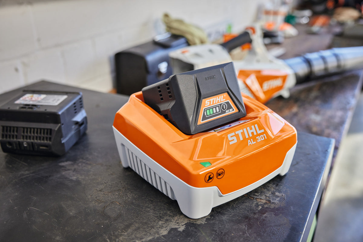 STIHL AL 301 Ladegerät