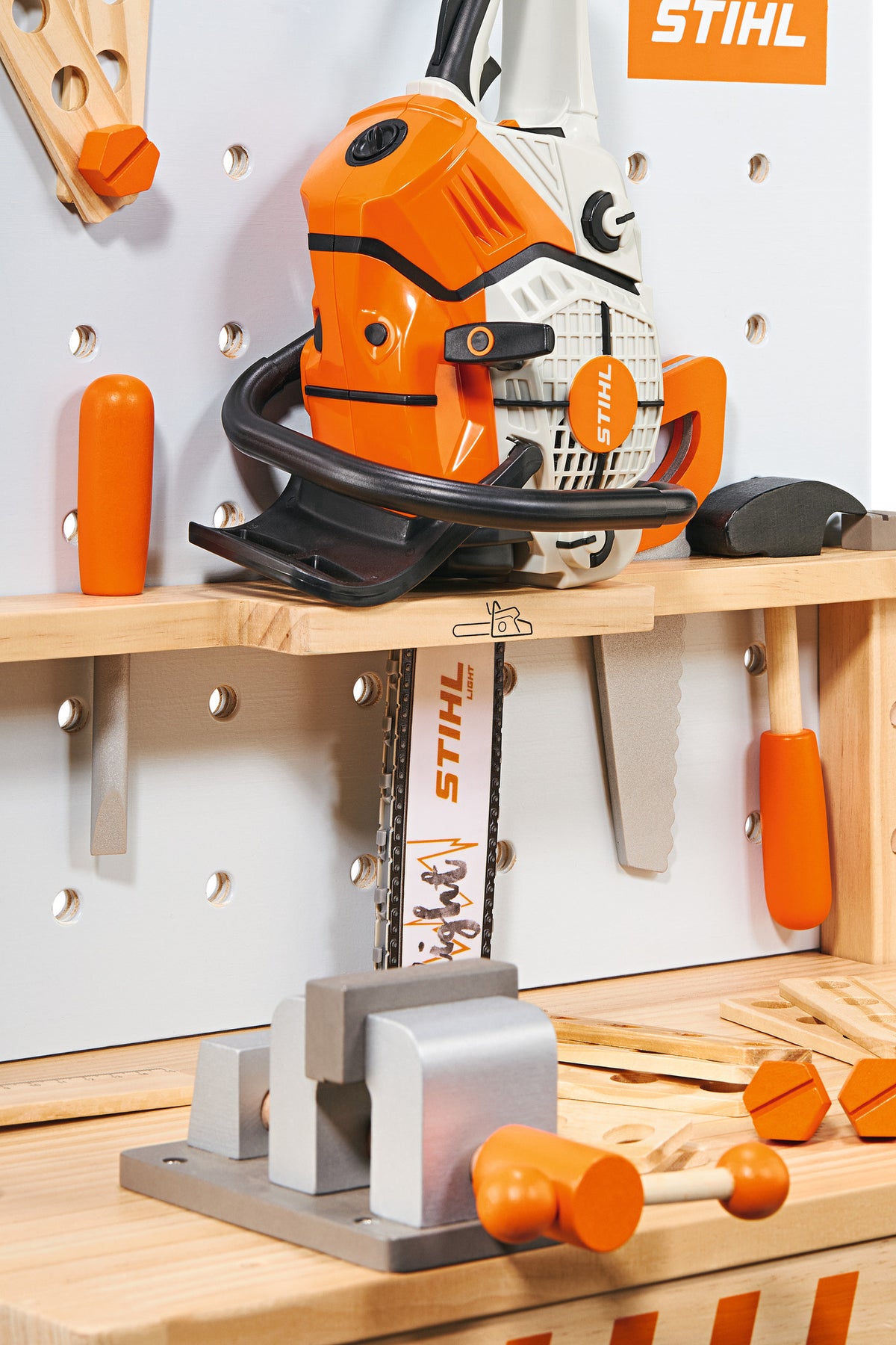 STIHL Kinderwerkbank Holz mit Holzspielzeug