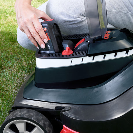 AL-KO Akku-Rasenmäher 38.2 Li Comfort AL-KO 18 V BOSCH HOME AND GARDEN COMPATIBLE inkl. 2 Akkus und Ladegerät