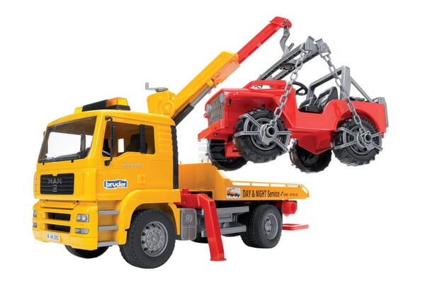 MAN TGA Abschlepp-LKW mit Geländewagen